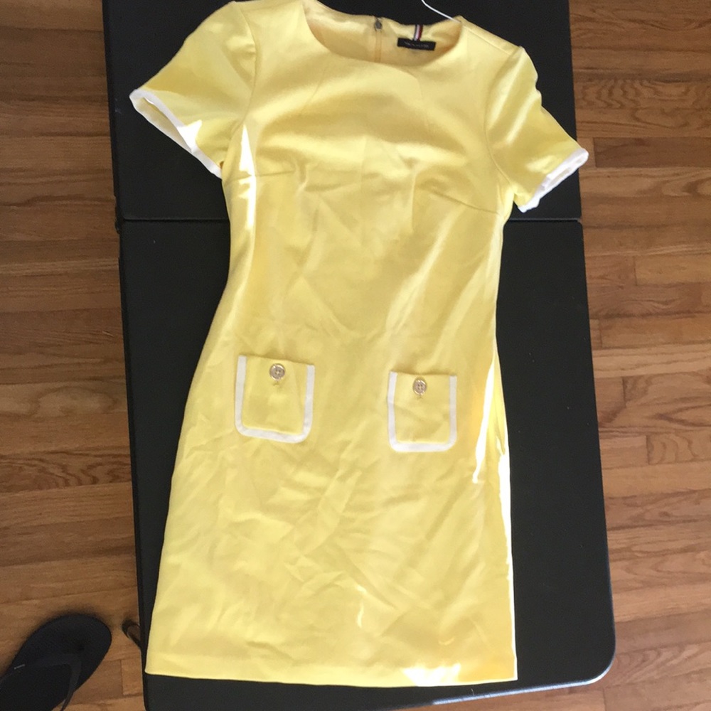 Tommy Hilfiger Size: 2